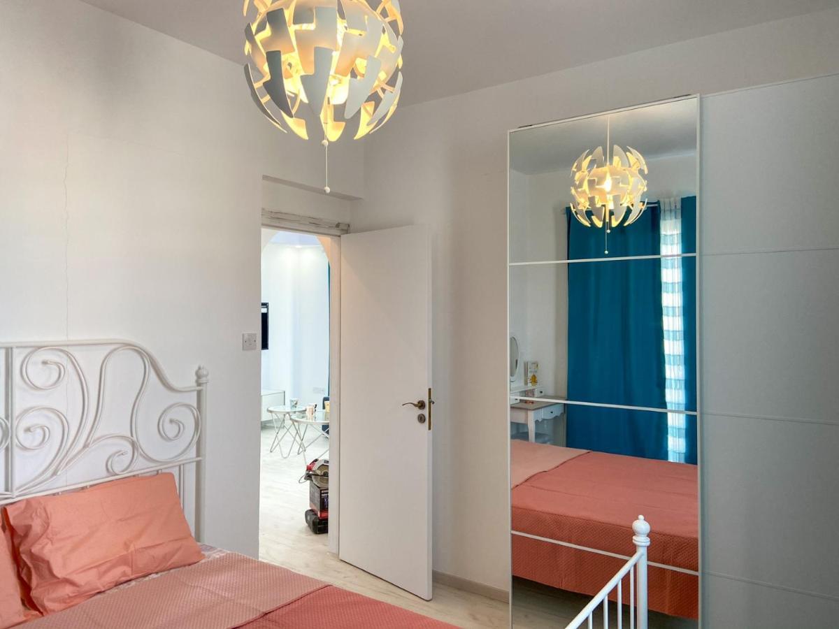 Beautiful 2Bedroom With The Pool 파포스 외부 사진